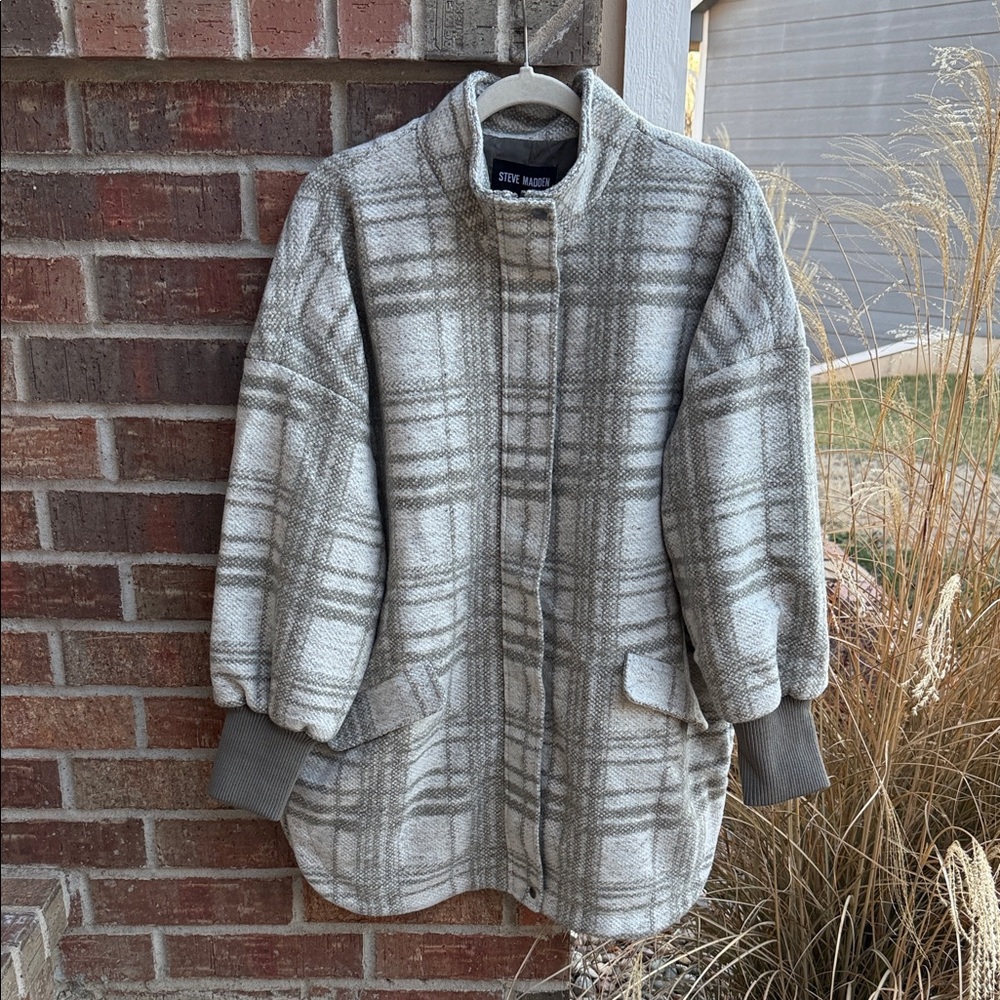 Steve Madden Ladies M~(oversized) Gray Plaid~Plaid Times Shacket